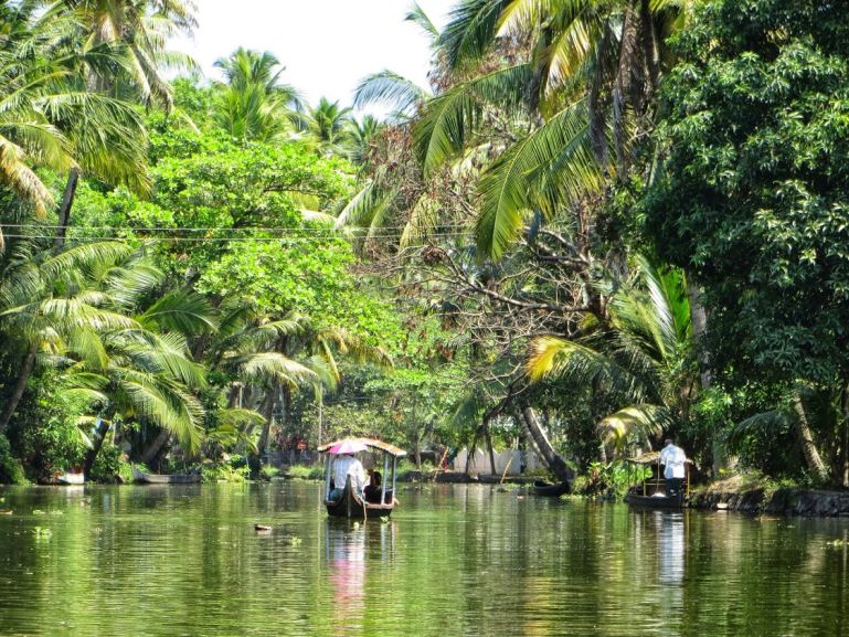 Top backwater destinations in Kerala - Alleppey, Kumarakom, Kollam
