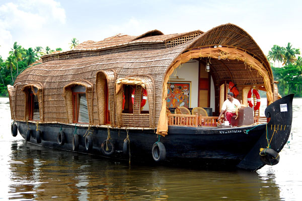 Essential travel tips for Kerala backwaters experience