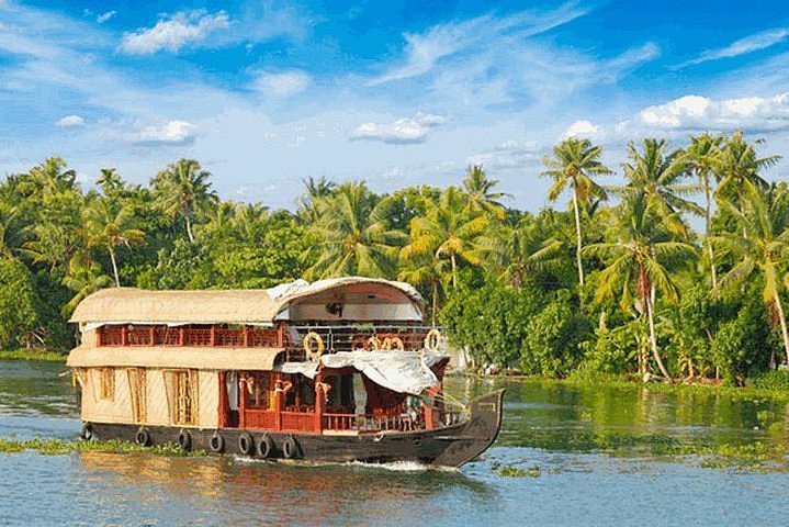 Responsible houseboat tourism practices