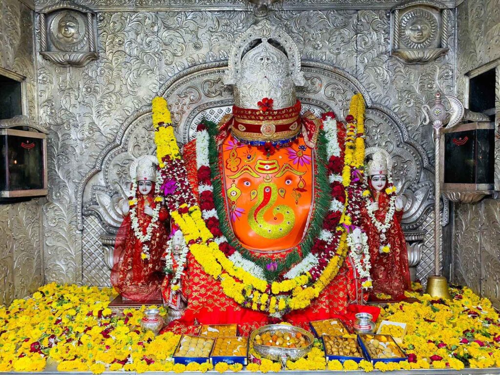 Evening aarti atmosphere at Khajrana Ganesh Temple