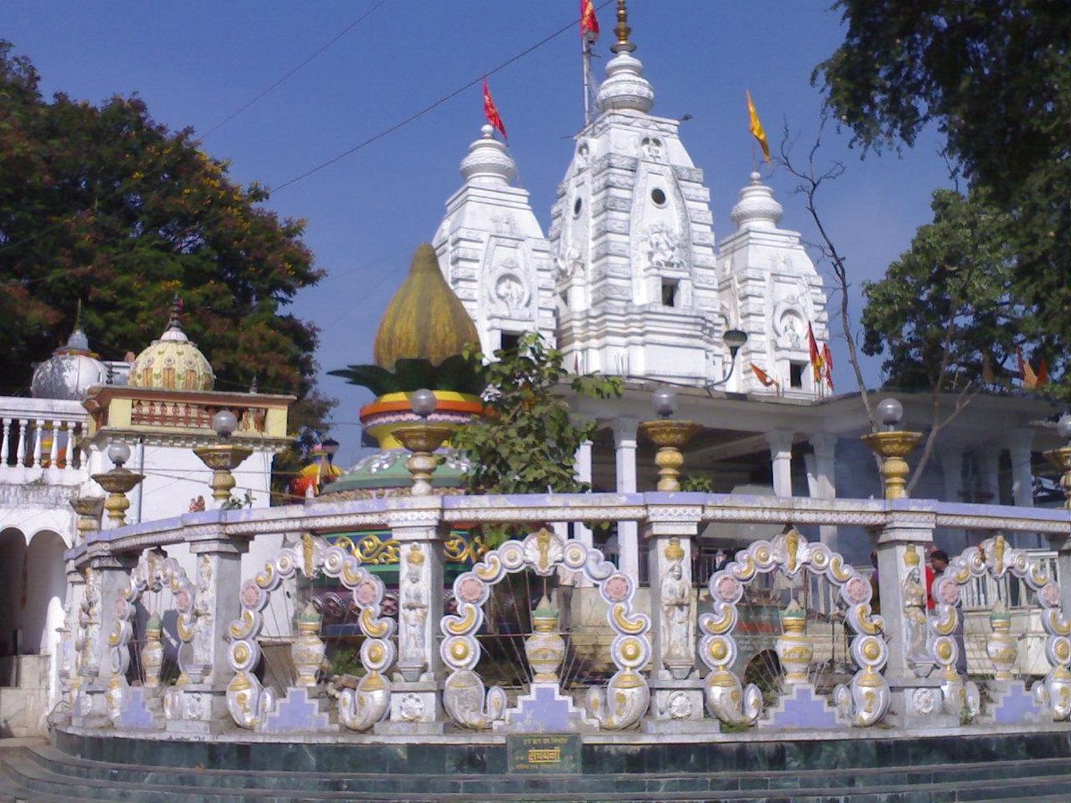 Main entrance area of Khajrana Ganesh Temple in Indore