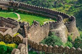 Long defensive wall and ramparts of Kumbhalgarh Fort Rajasthan