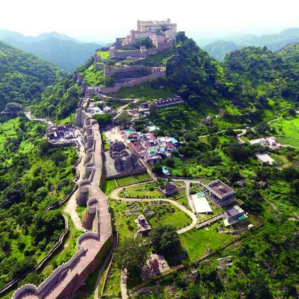 Panoramic evening view of Kumbhalgarh Fort and surrounding hills