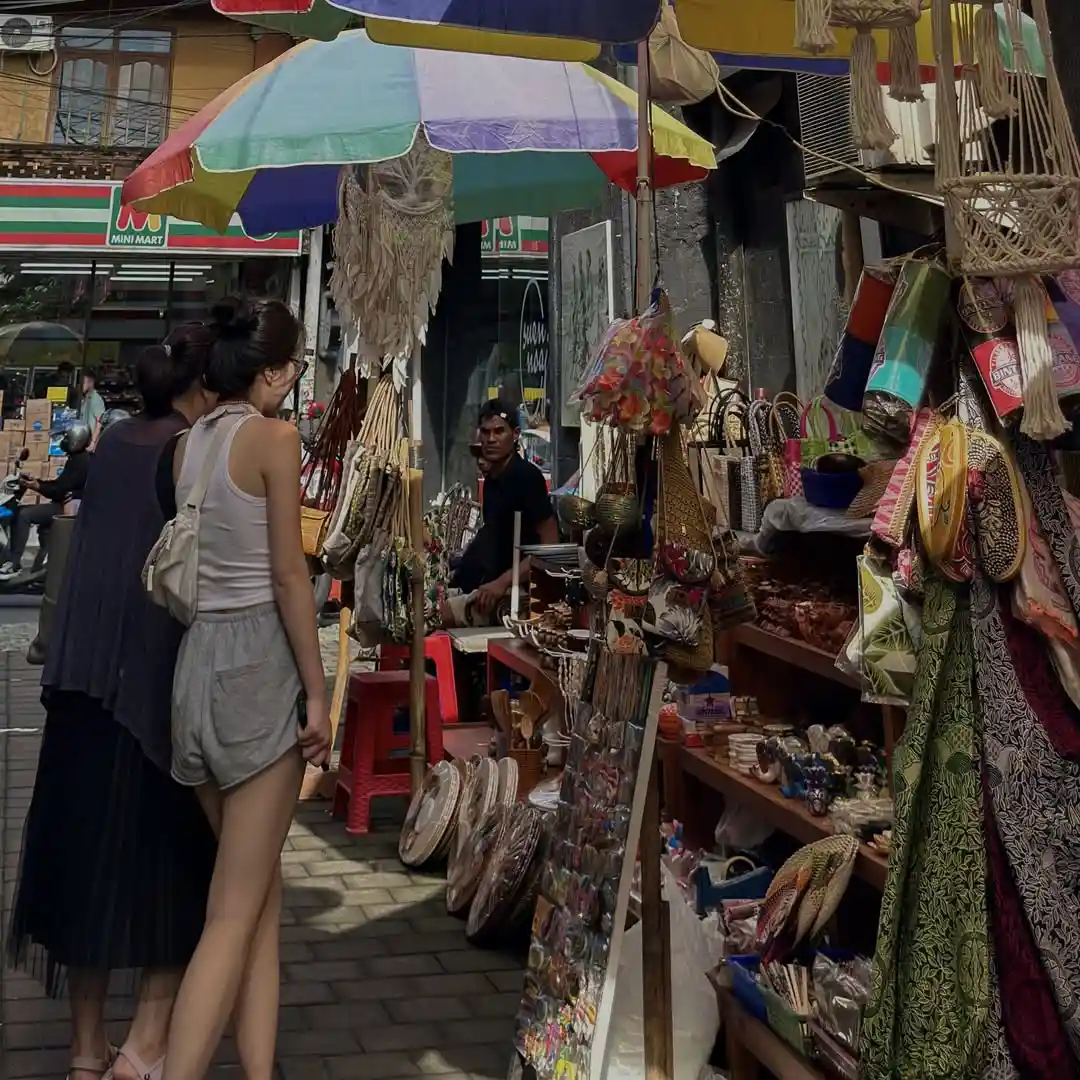 Bargaining at Kuta Art Market