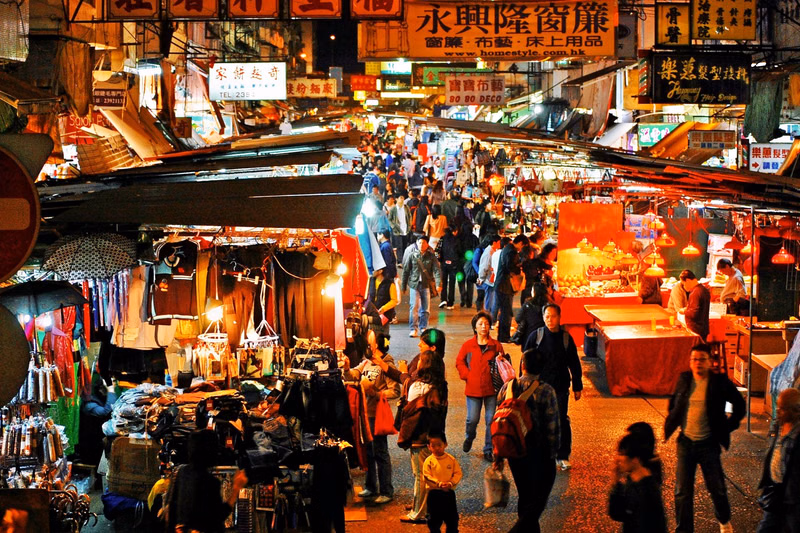 Crowds at Kuta Art Market