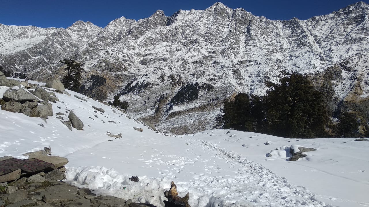 Ridge section and valley drop near Laka Glacier trail