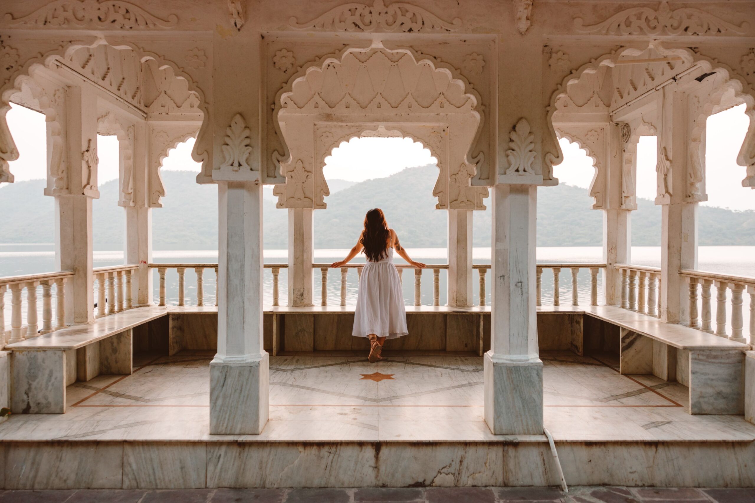 Best viewpoints and boat route planning for seeing Lake Palace Udaipur