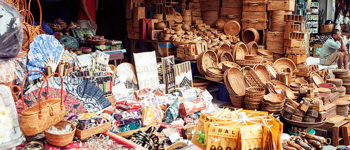 Bali market scene with vendors and customers