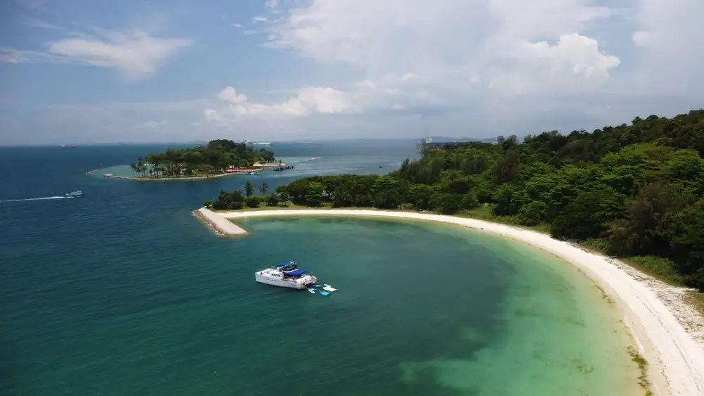 Lazarus Island Singapore: Ferry Schedule, Beach Activities & Day Plan