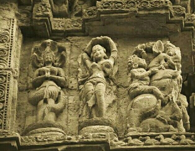 Lingaraj Temple architecture - Intricate stone carvings