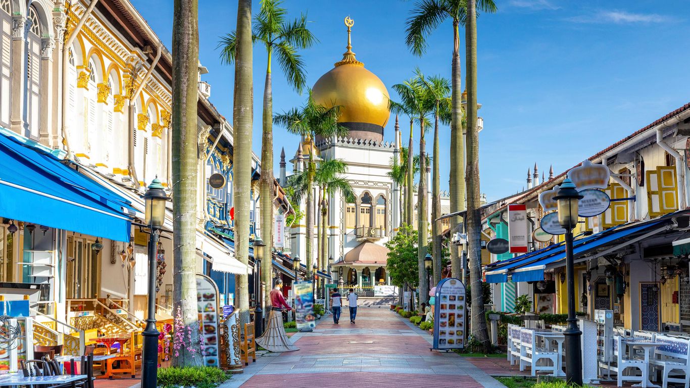Kampong Glam shopping street in Singapore