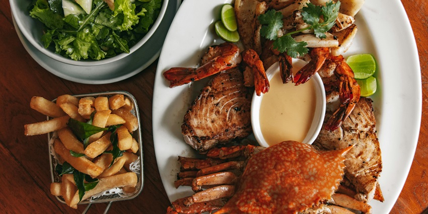 Fresh seafood platter with fish, crabs and prawns at Madh Island restaurant