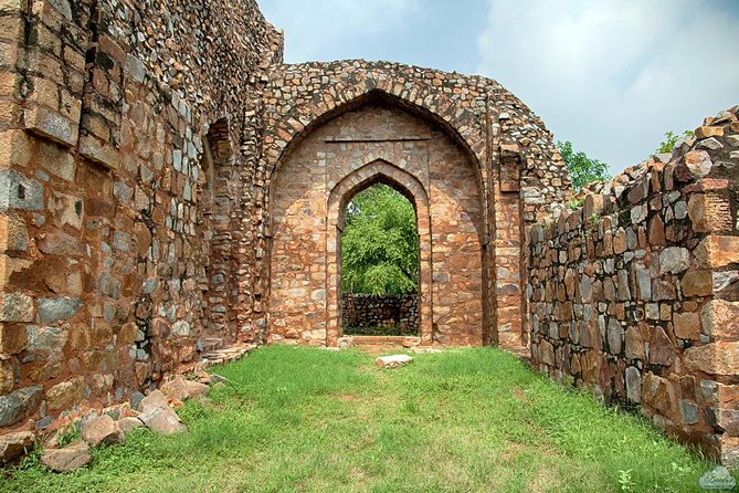 Common planning mistakes during Mehrauli Archaeological Park heritage walk