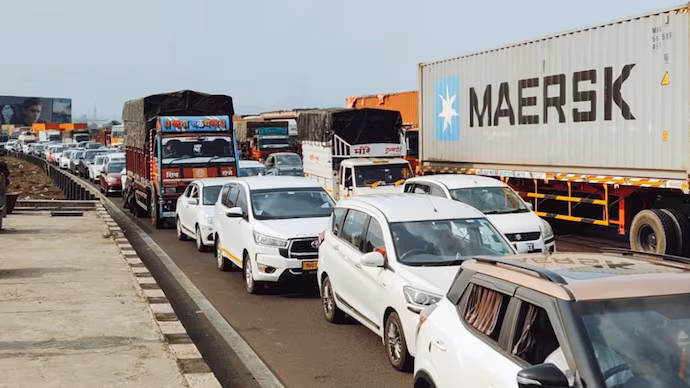 Mumbai Pune Expressway traffic congestion