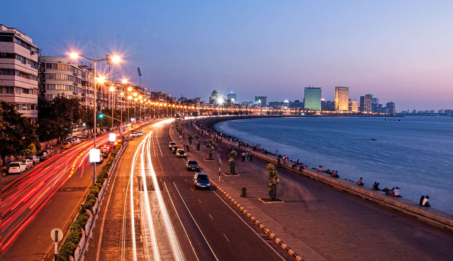 Marine Drive's Queen's Necklace at night