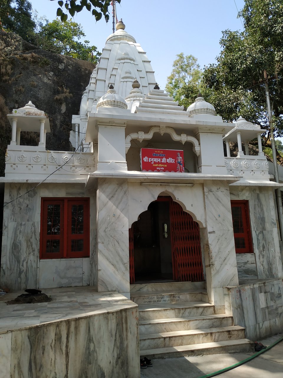 Ancient temples surrounding Nakki Lake