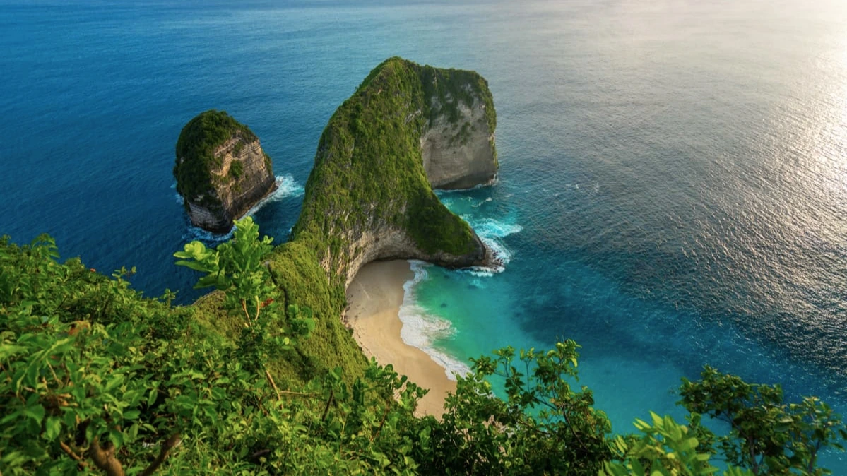 Kelingking Beach T-Rex cliff viewpoint Nusa Penida