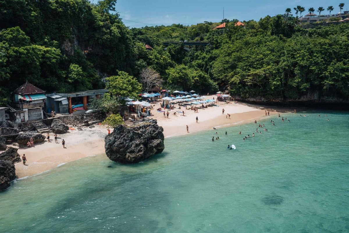 Padang Padang Beach Bali: Surf Conditions, Entry & Visitor Tips