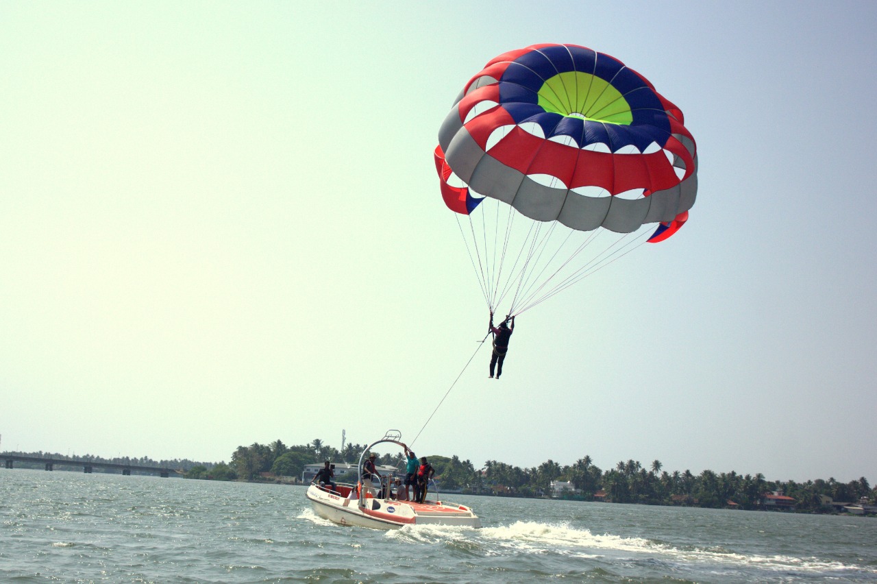 Boat parasailing Kerala