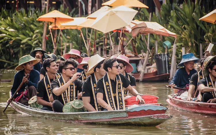 Boat ride experience at Pattaya Floating Market