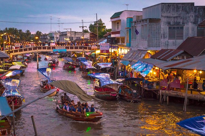 Pattaya Floating Market canals wooden bridges and shops