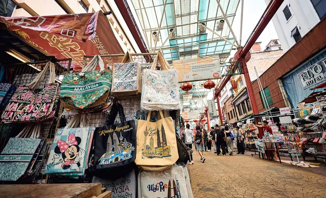 Souvenir and accessory stalls at Petaling Street