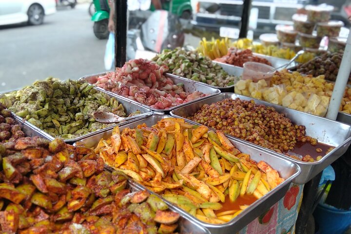 Street food stalls near Pettah market in Colombo
