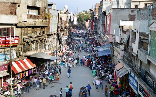 Street photography scene at Chaura Bazaar Ludhiana