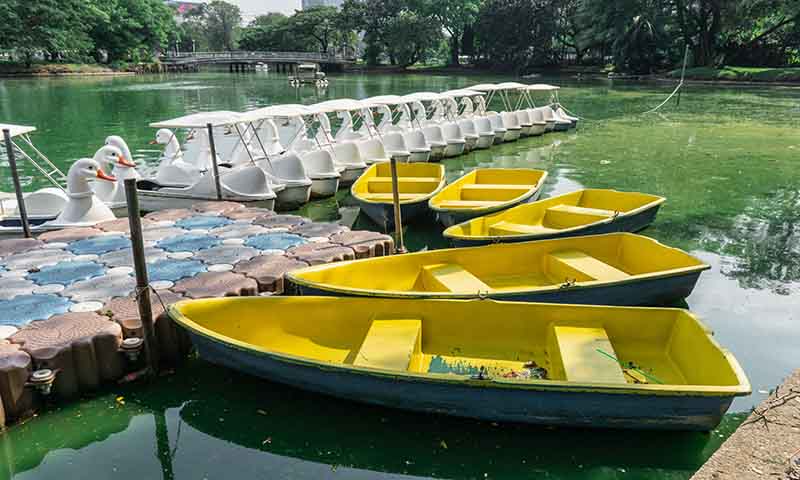Families enjoying boating on Pipliyapala Regional Park lake in Indore with scenic views