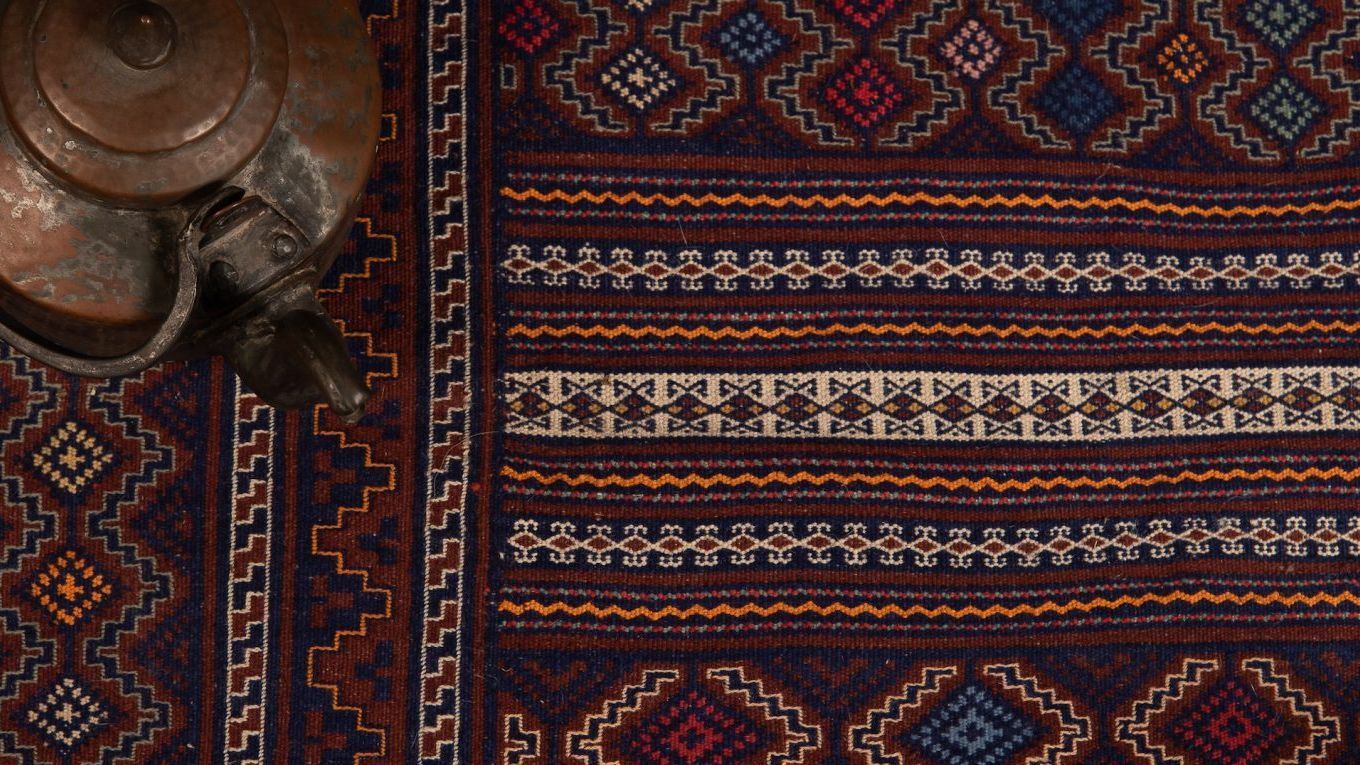 Pashmina and carpet shopping display in Kashmir market