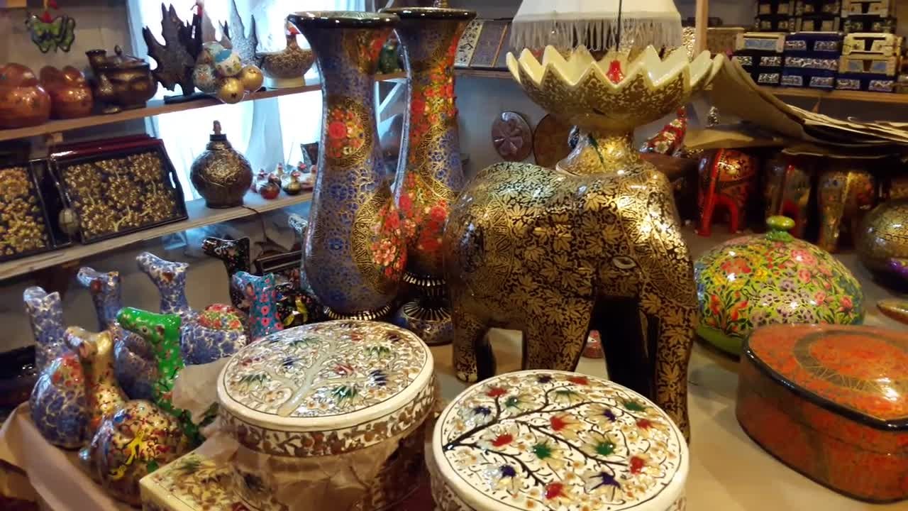 Walnut wood and papier-mache handicraft products in Srinagar