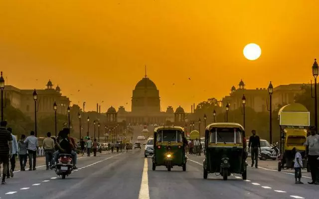 Map-style route options for summer trips near Delhi