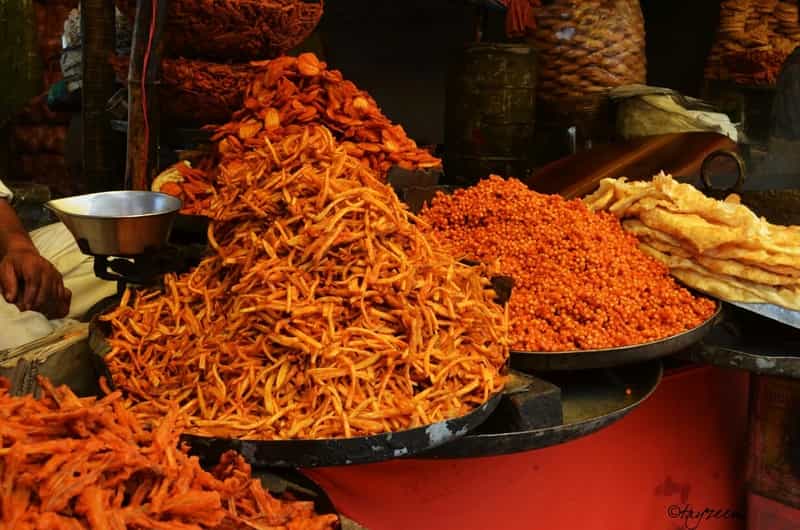 Kashmiri wazwan dishes and mountain dining in Gulmarg
