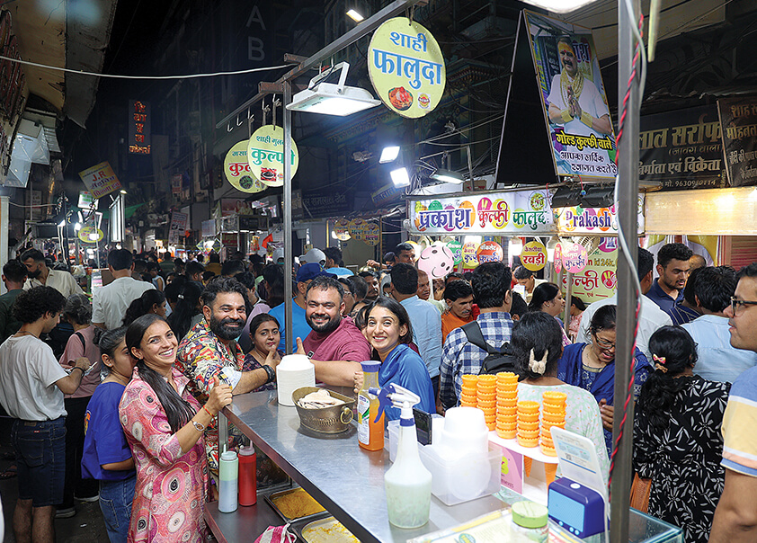 Sarafa Bazaar night food market in Indore