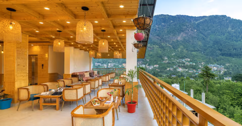 Popular restaurants in central Manali and Mall Road