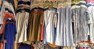 Street fashion stalls in Sarojini Nagar market