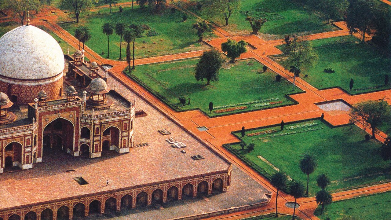 Humayun's Tomb garden in Delhi