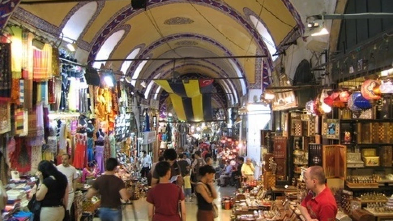 Colaba Causeway Market bustling with shops and street vendors