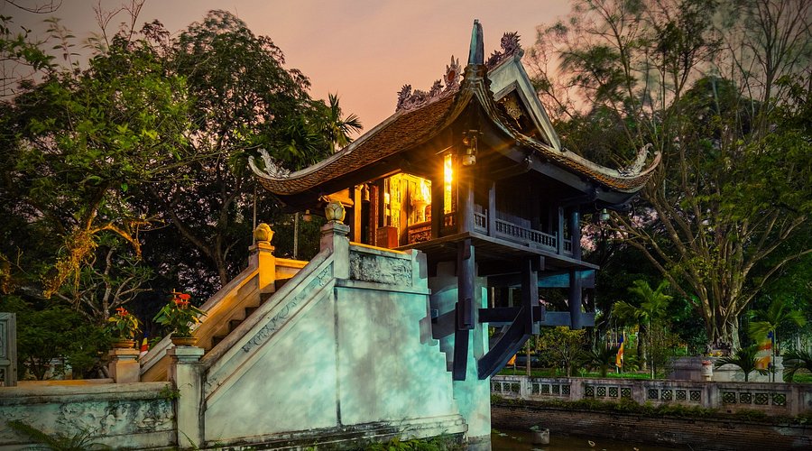 One Pillar Pagoda in Hanoi and surrounding temple area
