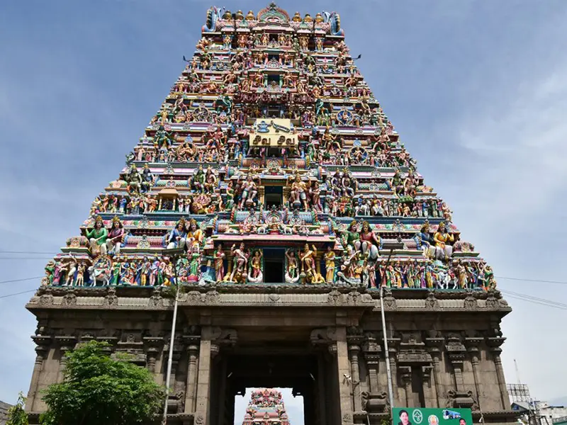 Kapaleeshwarar Temple with colorful gopuram and Dravidian architecture