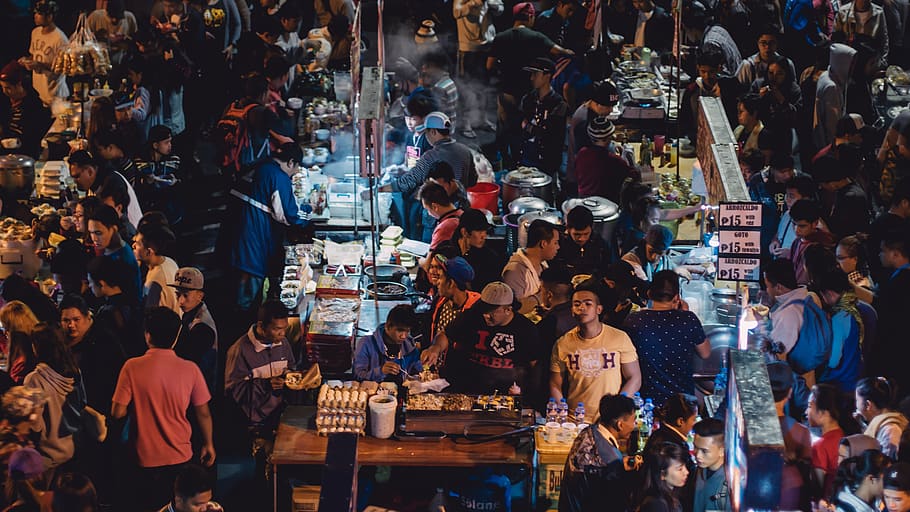 Busy night food stalls and crowd at Sarafa Bazaar Indore