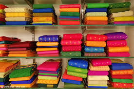 Kanchipuram silk saree weaving and shopping scene