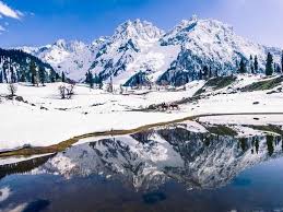 Sonamarg mountain and glacier routes in Kashmir during May
