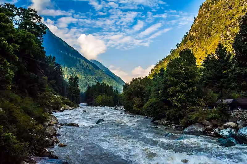 Parvati river walk and morning views in Kasol