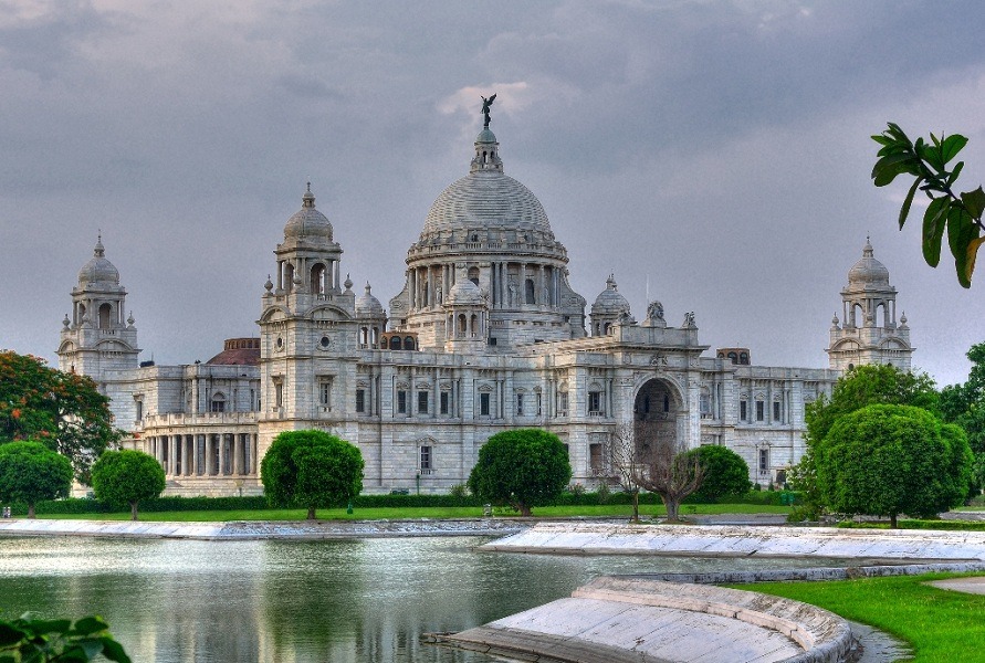 Victoria Memorial in Kolkata with gardens and heritage architecture