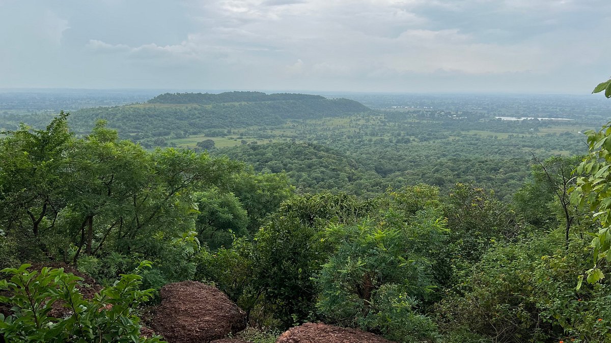 Road through Ananthagiri Hills near Hyderabad weekend getaway route