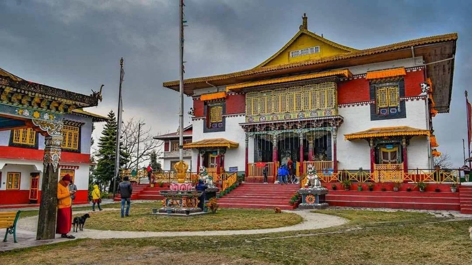 Pemayangtse monastery structure and mountain backdrop in Pelling