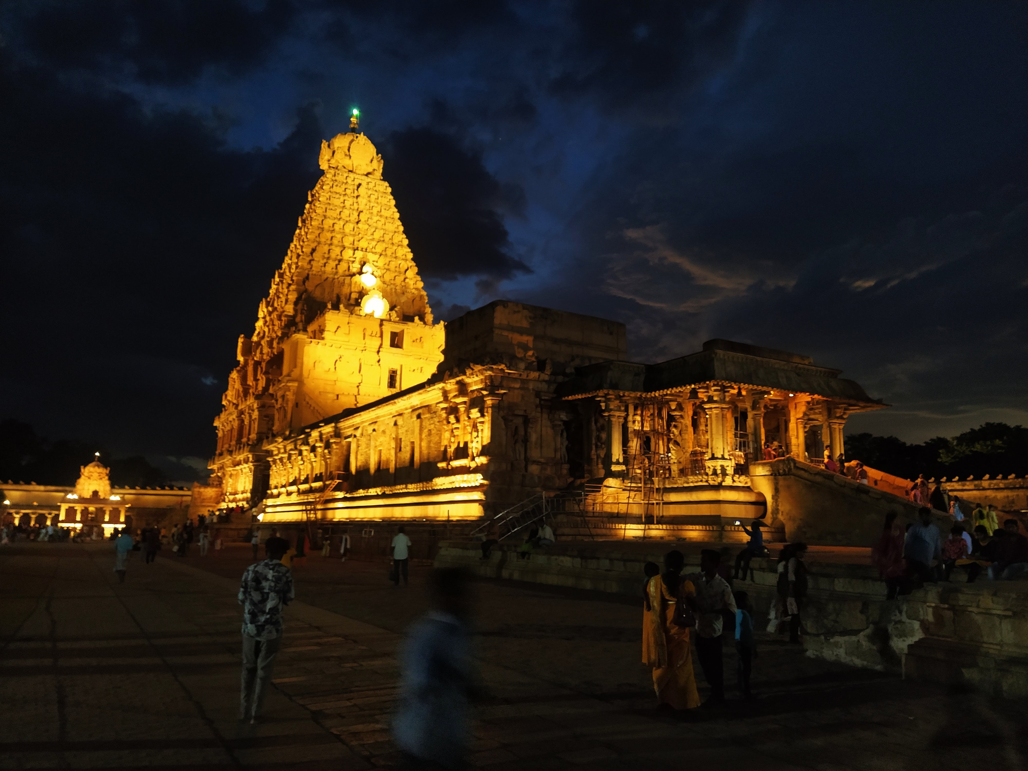 Evening cultural street scene in Thanjavur