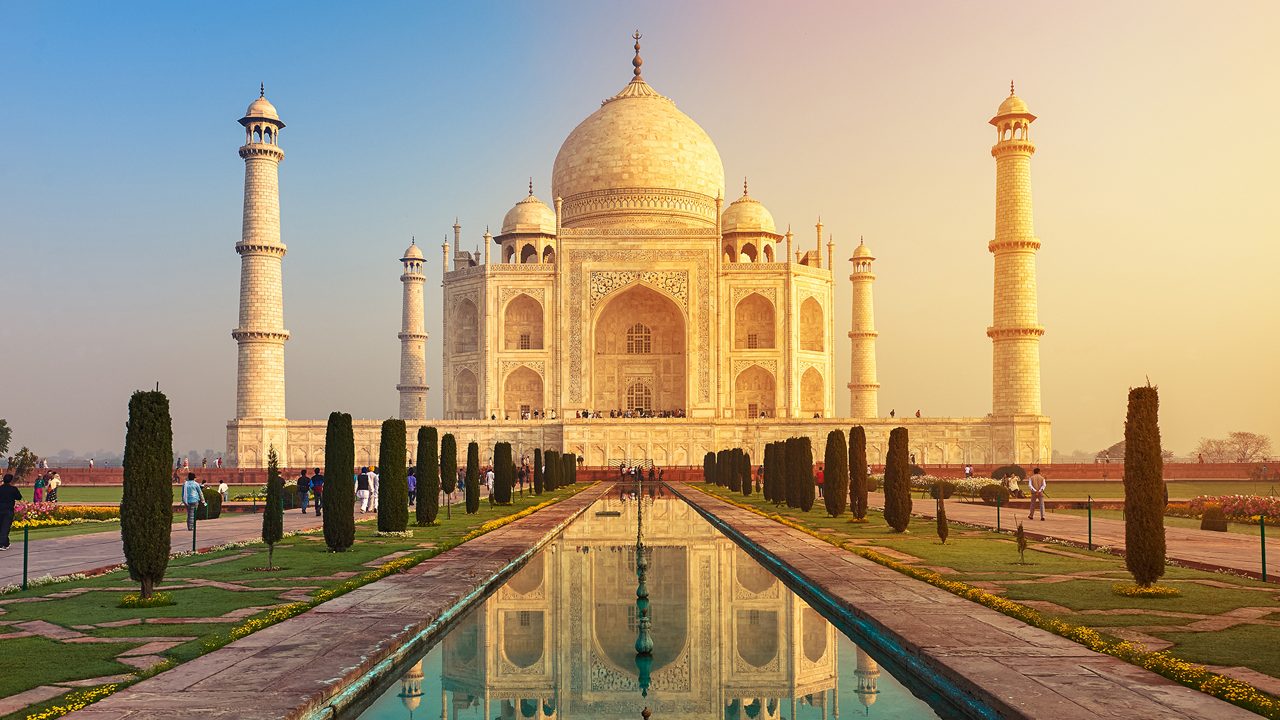 Taj Mahal at sunrise in Agra, Uttar Pradesh