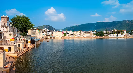 Devotees at Pushkar Lake ghats